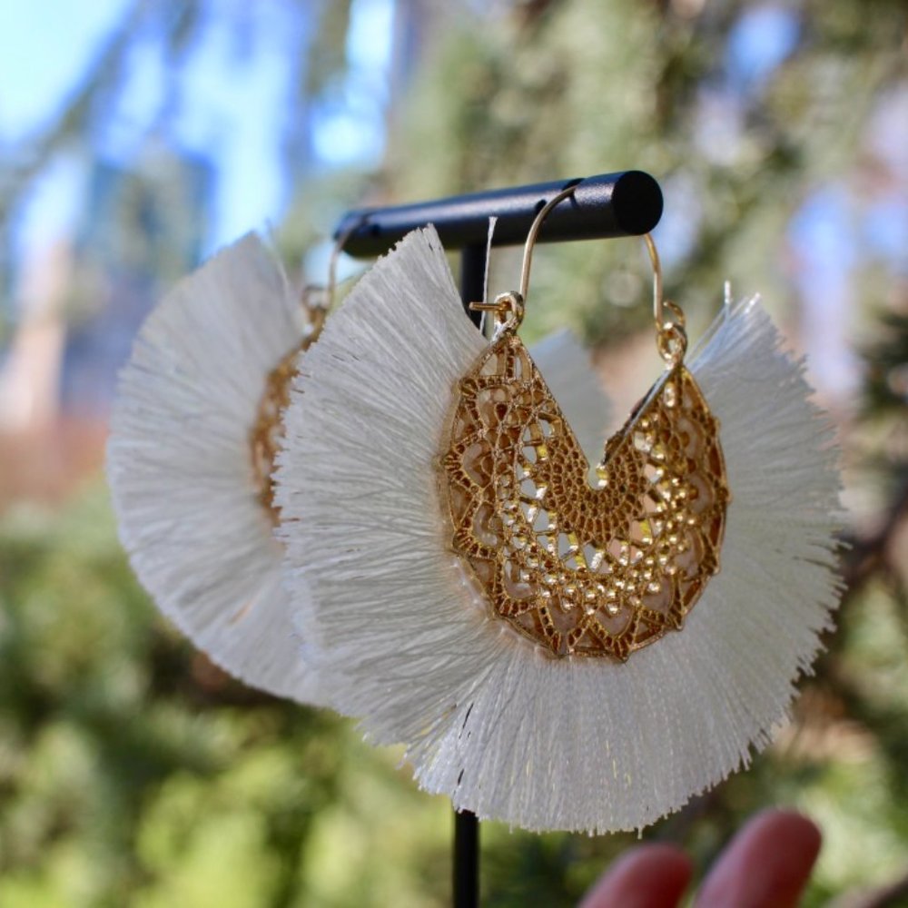 ANTHROPOLOGIE Amelia Filigree Fringe Hoop Earrings - Picture 4 of 12